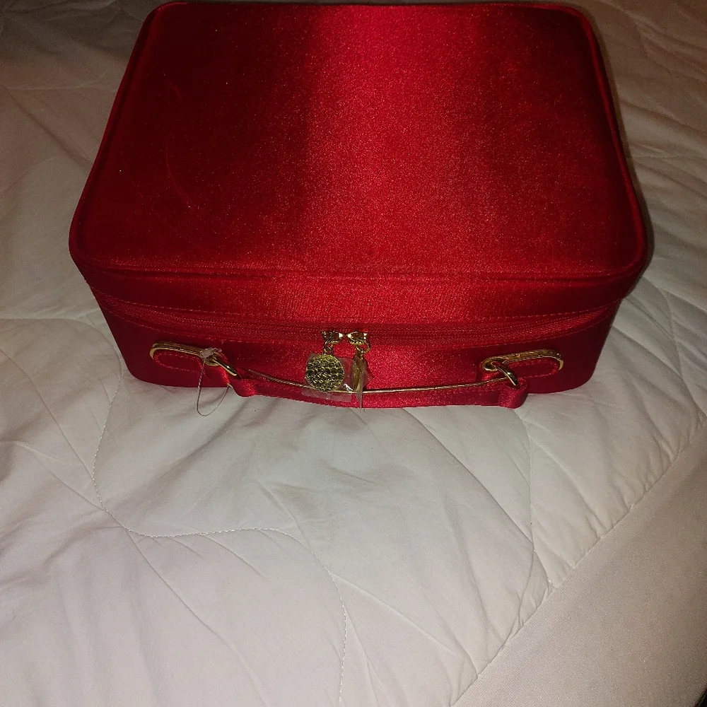 Large Cosmetic Bag Color: Red and Gold